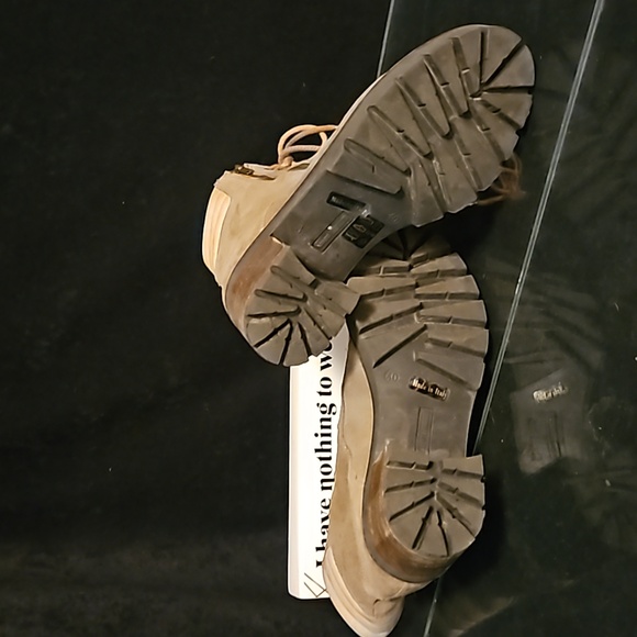 Manas Designs leather lace up lug sole ankle boots - Picture 5 of 9